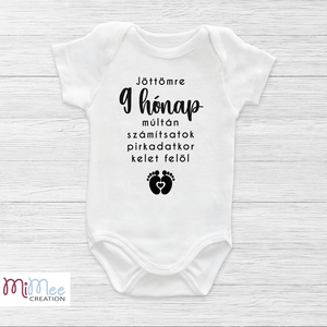 Jöttömre 9 hónap múltán - baba érkezést bejelentő body - ruha & divat - babaruha & gyerekruha - body - Meska.hu Jöttömre 9 hónap múltán - baba érkezést bejelentő body - ruha & divat - babaruha & gyerekruha - body - Meska.hu