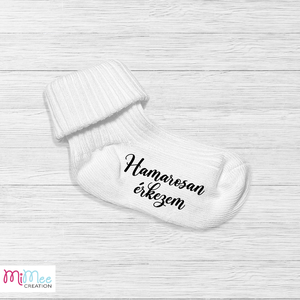 Hamarosan érkezem baba bejelentő zokni - Meska.hu