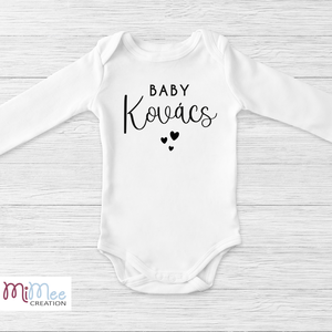 Baby és családneves baba bejelentő body, feliratos baba body - ruha & divat - babaruha & gyerekruha - body - Meska.hu