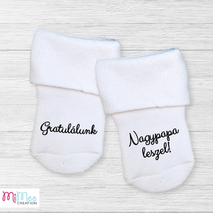 Baba bejelentő zokni, bababejelentő ajándék - gratulálunk nagypapa leszel, nagymama leszel - ruha & divat - babaruha & gyerekruha - babafotózási ruha és kellék - Meska.hu