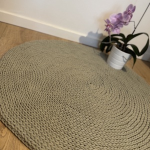 Horgolt szőnyeg  halvány olíva, 82 cm, Otthon & Életmód, Lakástextil, Szőnyeg, Horgolt szőnyeg, Horgolás, MESKA