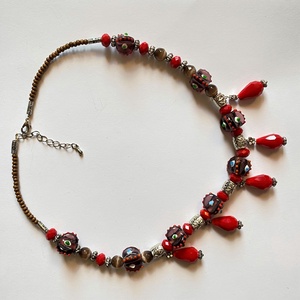 Barnapiros üveggyöngyös nyakék - Meska.hu