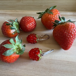 Málnás lámpaüveg fülbevaló - ékszer - fülbevaló - karika fülbevaló - Meska.hu