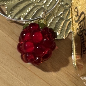 Málnás fülbevaló - ékszer - fülbevaló - karika fülbevaló - Meska.hu