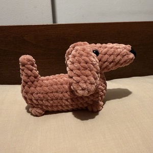 Horgolt tacskó  - játék & sport - plüssállat & játékfigura - kutya - Meska.hu