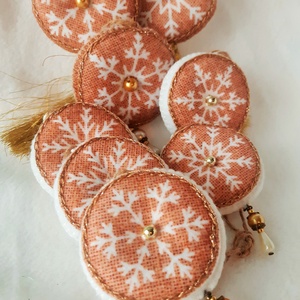 Barna hópelyhes karácsonyi díszek, Karácsony, Karácsonyi lakásdekoráció, Karácsonyfadíszek, Varrás, MESKA