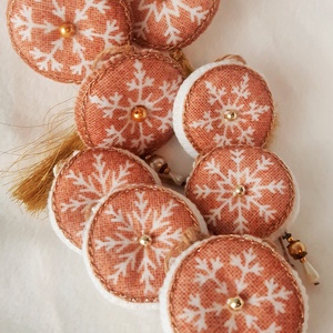 Barna hópelyhes karácsonyi díszek - karácsony - karácsonyi lakásdekoráció - karácsonyfadíszek - Meska.hu