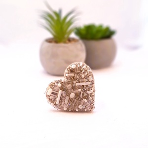 Kitűző - fehér , színtelen. - ékszer - kitűző és bross - Meska.hu