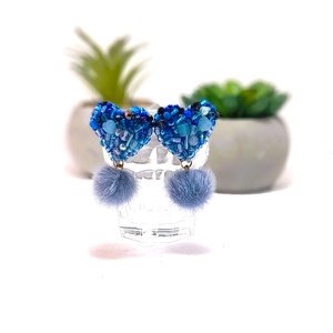 Kék gyöngyös , nyusziszőr pom-pom-os fülbevaló., Ékszer, Fülbevaló, Lógó fülbevaló, , MESKA