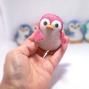 Vidám szines pingvinek - rózsaszín 2.., Otthon & Életmód, Dekoráció, Fali és függő dekoráció, Függődísz, Varrás, MESKA