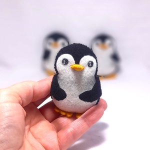 Vidám filc pingvinek. - otthon & életmód - dekoráció - fali és függő dekoráció - függődísz - Meska.hu