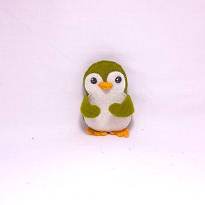 Vidám szines pingvinek - zöld. - otthon & életmód - dekoráció - fali és függő dekoráció - függődísz - Meska.hu