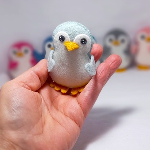 Vidám szines pingvinek - halvány türkiz. - Meska.hu