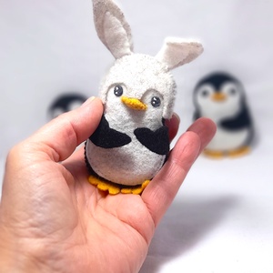 Nyuszi sapkás filc pingvin. - Meska.hu