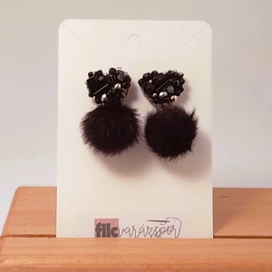 Fekete gyöngyös , nyusziszőr pom-pom-os fülbevaló.2., Ékszer, Fülbevaló, Lógó fülbevaló, , MESKA