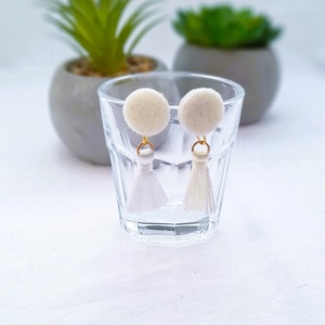 Filc bojtos fülbevaló. Fehér., Ékszer, Fülbevaló, Lógó fülbevaló, , MESKA