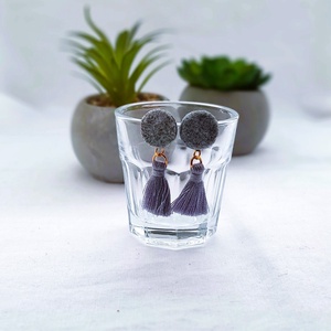 Filc bojtos fülbevaló. Szürke., Ékszer, Fülbevaló, Lógó fülbevaló, , MESKA