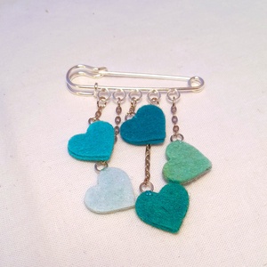 Kis szivecskés kitűző - türkiz. - ékszer - kitűző és bross - Meska.hu