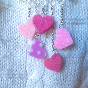 Kis szivecskés kitűző - rózsaszín. - Meska.hu