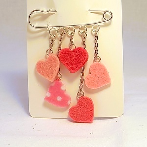 Kis szivecskés kitűző - rózsaszín. - ékszer - kitűző és bross - Meska.hu