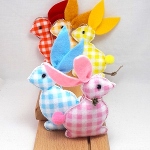 Kockás filc húsvéti nyuszik. - otthon & életmód - dekoráció - fali és függő dekoráció - függődísz - Meska.hu