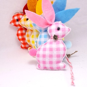 Kockás filc húsvéti nyuszik. - otthon & életmód - dekoráció - fali és függő dekoráció - függődísz - Meska.hu