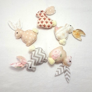 Beige filc mini húsvéti nyuszik. - otthon & életmód - dekoráció - fali és függő dekoráció - függődísz - Meska.hu