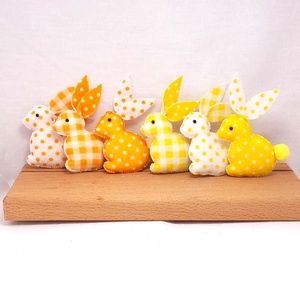 Sárga-narancssárga filc mini húsvéti nyuszik., Otthon & Életmód, Dekoráció, Fali és függő dekoráció, Függődísz, Varrás, MESKA