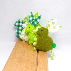 Zöld filc mini húsvéti nyuszik. - ünnepi díszek, dekorációk - húsvéti díszek és dekorációk - húsvéti tojásfadíszek - Meska.hu