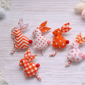 Piros filc mini húsvéti nyuszik., Otthon & Életmód, Dekoráció, Fali és függő dekoráció, Függődísz, Varrás, MESKA