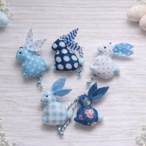 Kék filc mini húsvéti nyuszik., Otthon & Életmód, Dekoráció, Fali és függő dekoráció, Függődísz, Varrás, MESKA