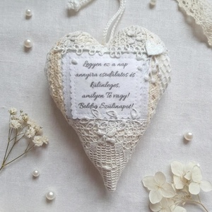 Romantikus csipke szív Születésnapra., Otthon & Életmód, Dekoráció, Fali és függő dekoráció, Függődísz, Varrás, MESKA