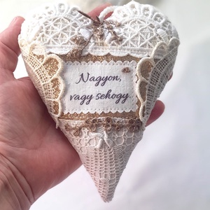 Motíváló Romantikus csipke szív . - otthon & életmód - dekoráció - fali és függő dekoráció - függődísz - Meska.hu