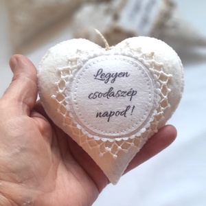 Romantikus csipke szív . - otthon & életmód - dekoráció - fali és függő dekoráció - függődísz - Meska.hu