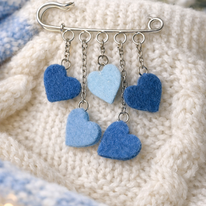 Kis szivecskés kitűző - kék., Ékszer, Kitűző és Bross, Ékszerkészítés, MESKA