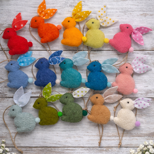  Pöttyösfülü mini húsvéti filc nyuszik. - Meska.hu