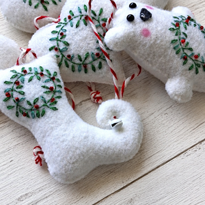 Hímzett függődíszek., Karácsony, Karácsonyi lakásdekoráció, Karácsonyi lakásdíszek, Varrás, MESKA
