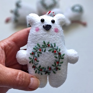 Hímzett függődíszek. - karácsony - karácsonyi lakásdekoráció - karácsonyi lakásdíszek - Meska.hu