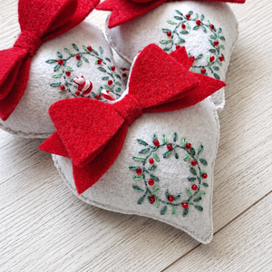 Hímzett masnis függődíszek., Karácsony, Karácsonyi lakásdekoráció, Karácsonyi lakásdíszek, Varrás, MESKA