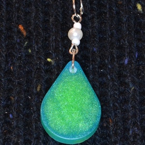 Türkizkék-zöld epoxi medál ezüstszínű láncon, Ékszer, Nyaklánc, Medálos nyaklánc, Mindenmás, MESKA