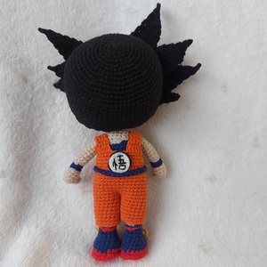 Horgolt Goku figura - játék & sport - plüssállat & játékfigura - plüss mesefigurák - Meska.hu
