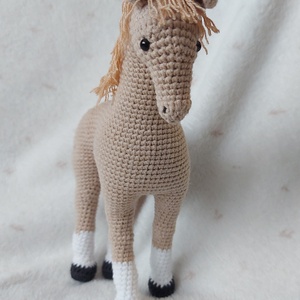 Horgolt ló választható színben - játék & sport - plüssállat & játékfigura - ló - Meska.hu