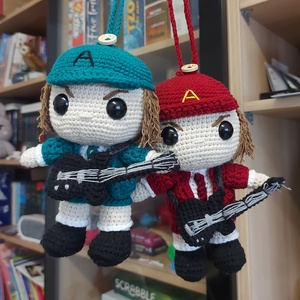 Horgolt Angus Young figura - otthon & életmód - dekoráció - dekoratív figurák és szobrok - Meska.hu