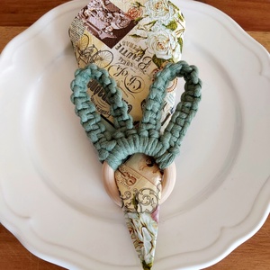 Makramé nyuszifül szalvétagyűrű - otthon & életmód - konyhafelszerelés, tálalás - tálalás - szalvétatartó, szalvétagyűrű - Meska.hu