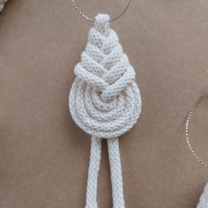 Makramé kkönycsepp csomó dísz, Karácsony, Karácsonyi lakásdekoráció, Karácsonyfadíszek, Csomózás, MESKA