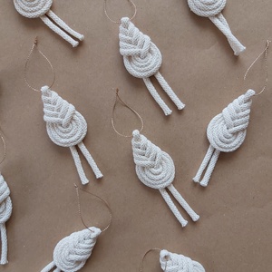 Makramé kkönycsepp csomó dísz - karácsony - karácsonyi lakásdekoráció - karácsonyfadíszek - Meska.hu