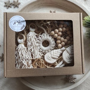 Makramé karácsonyfa díszek dobozban - karácsony - karácsonyi lakásdekoráció - karácsonyfadíszek - Meska.hu