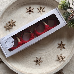 Makramé koszorú dísz masnival - karácsony - karácsonyi lakásdekoráció - karácsonyfadíszek - Meska.hu