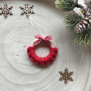 Makramé koszorú dísz masnival, Karácsony, Karácsonyi lakásdekoráció, Karácsonyfadíszek, Csomózás, MESKA