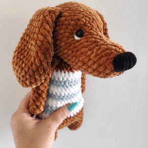 Merész a vakmerő tacsi - horgolt plüss tacskó  - játék & sport - plüssállat & játékfigura - kutya - Meska.hu